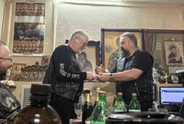 Выпущена медаль "За заслуги перед МБвХ", и первый награждённый