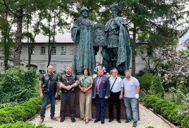 Возложение цветов к памятнику первого и последнего Царей России 17.07.2025